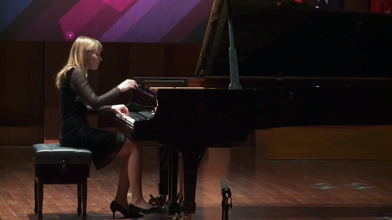 Bartok: Improvisations on Hungarian Peasant Songs op. 20 - Suzana Bartal