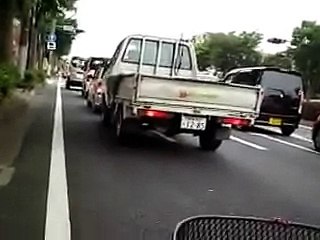 【無能警察24時】 警察が公務中にパトカーでタバコ
