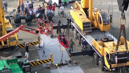 Ces deux jumpers professionnels vont être éjecté à plus de 100 mètres dans les airs grâce à une catapulte humaine