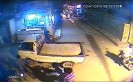 Karachi Alert! Karachi ka Area Mehmodabad me sare Aam Daketi ki CCTV Footage...