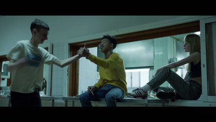 Don't Grow Up / Don't Grow Up (Alone) (2015) - Trailer (French Subs)