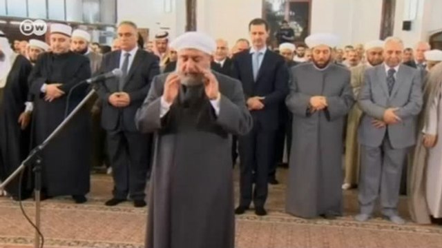 Esad bayram namazını Humus'ta kıldı