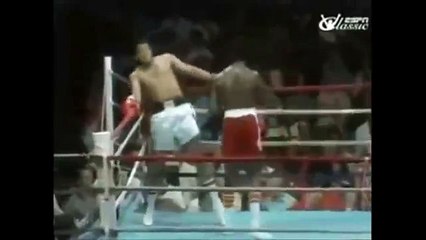 Muhammad Ali dodges 21 punches in 10 seconds with style
