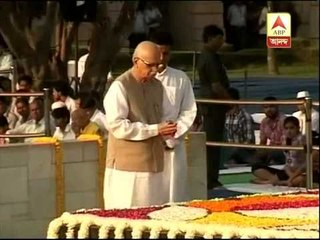 President, PM, Advani pay homage to Mahatma Gandhi on his Birthday