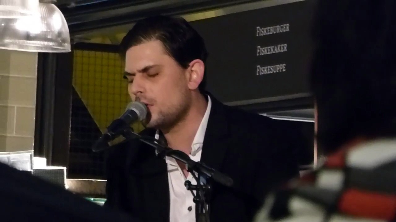 Luke Elliot @ Mathallen, Oslo 10. Des 2015 (Video 3 - Partial)