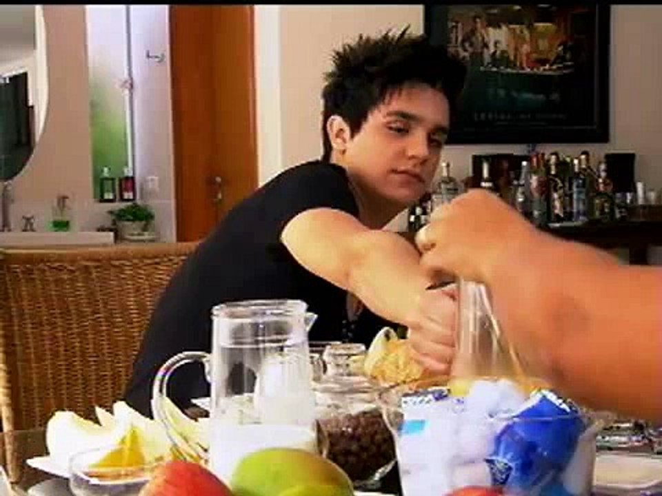 Luan Santana mostra o seu dia de folga no faustão (15/04/2012)