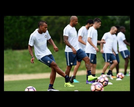 Inter ultimissime, oscurato lo sponsor Pirelli sulle maglie d’allenamento: scoppia il caso