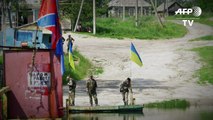 Ukraine: l'armée, les rebelles, et entre eux coule une rivière