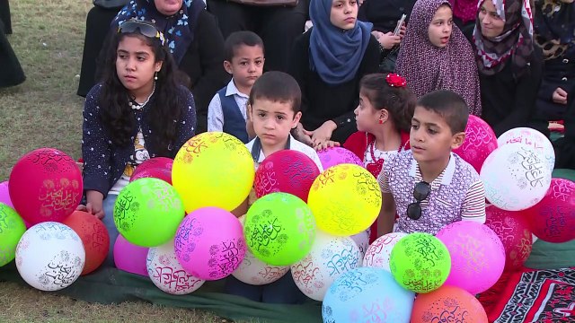 Muçulmanos celebram Eid al-Fitr