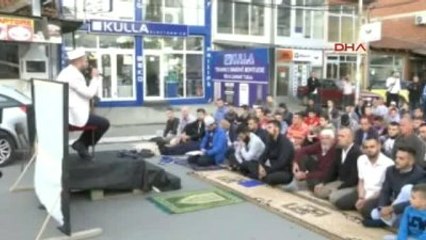 Bölünmüş Kentte 17 Yıl Sonra İlk Bayram Namazı