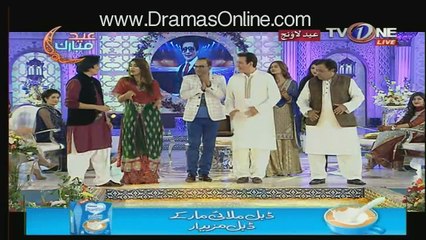 See What Javed Sheikh Is Doing With Mathira & Other Actress