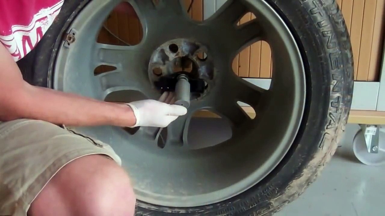 Video showing how to change the spare wheel winch on Range Rover sport.