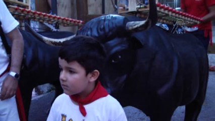 San Fermin Festivali'nde Sahte Boğalar Koştu