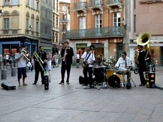 clement des FDF  improvise avec les pistons flingueurs