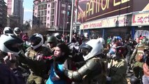 Estudiantes chilenos protestan inconformes con plan de gratuidad