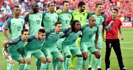 Maç Öncesi Ronaldo Hayranı Bir Genç, Takım Fotoğrafına Dahil Oldu