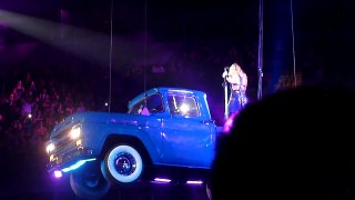 Carrie Underwood Country Road 9 29 10