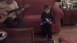 guitarra 22 months.AVI