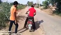 Inn Larko Ka Shughal Dakay Zara - Punjabi Funny Video - Video Dailymotion