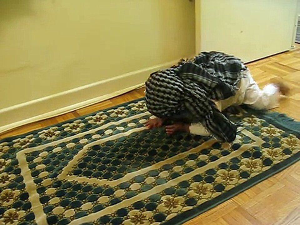 20 month old Muslim baby praying- see what distracted her ...!