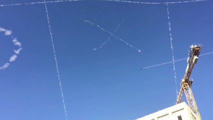 Ce pilote d'avion s'amuse à reproduire un morpion dans le ciel