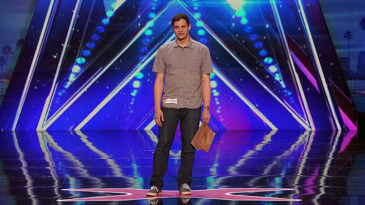 Il réalise des tours de magie bluffants avec un Rubik's Cube dans America's Got Talent