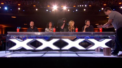 Ce magicien impressionne le jury de America's Got Talent avec des Rubik's Cub