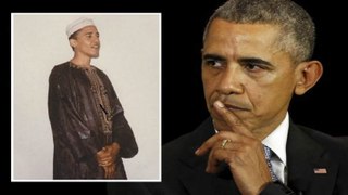 Ο Μπαράκ Ομπάμα με παραδοσιακή μουσουλμανική ενδυμασία