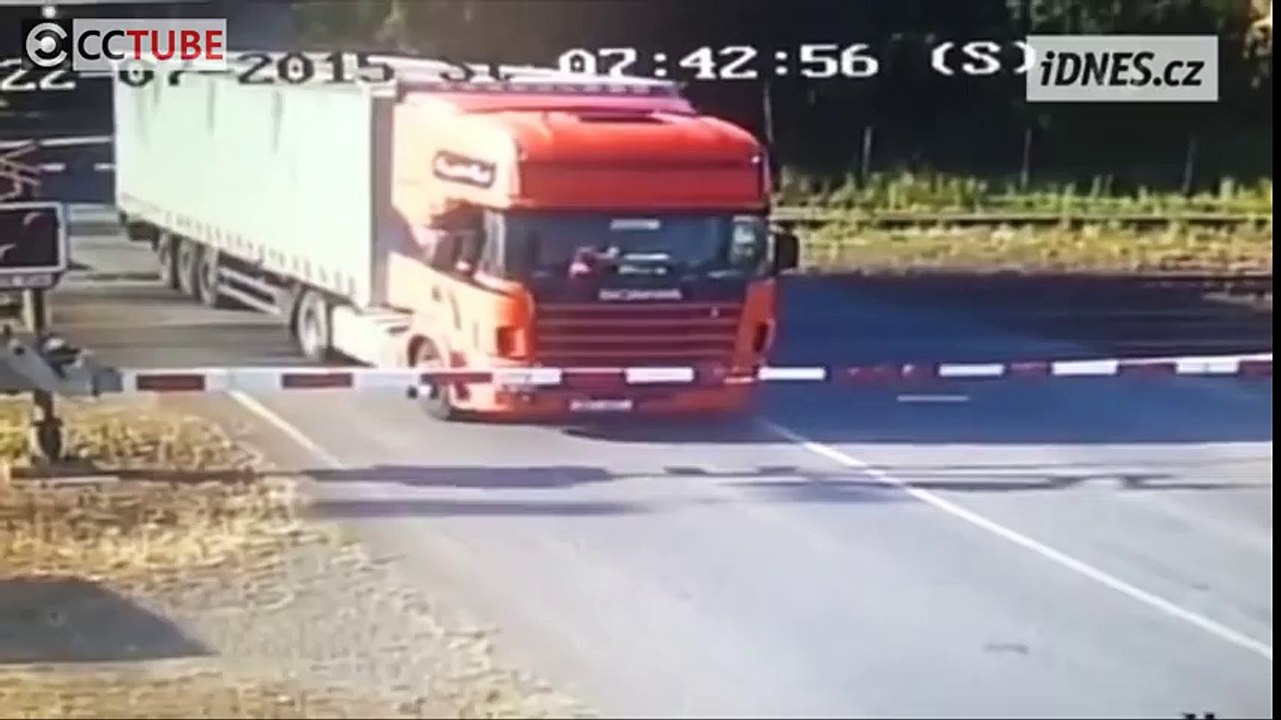 Horrible Train Crash Compilation - Shocking Train Accident Videos