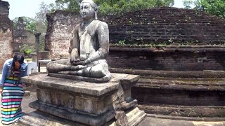 2015-03-19 Estupa circundada - Polonnaruwa පොළොන්නරුව