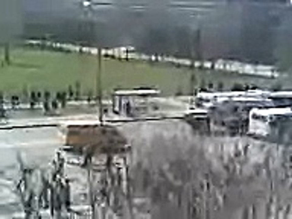 1-го Мая РУДН - снято из балкона 10-го блока part 2.3gp