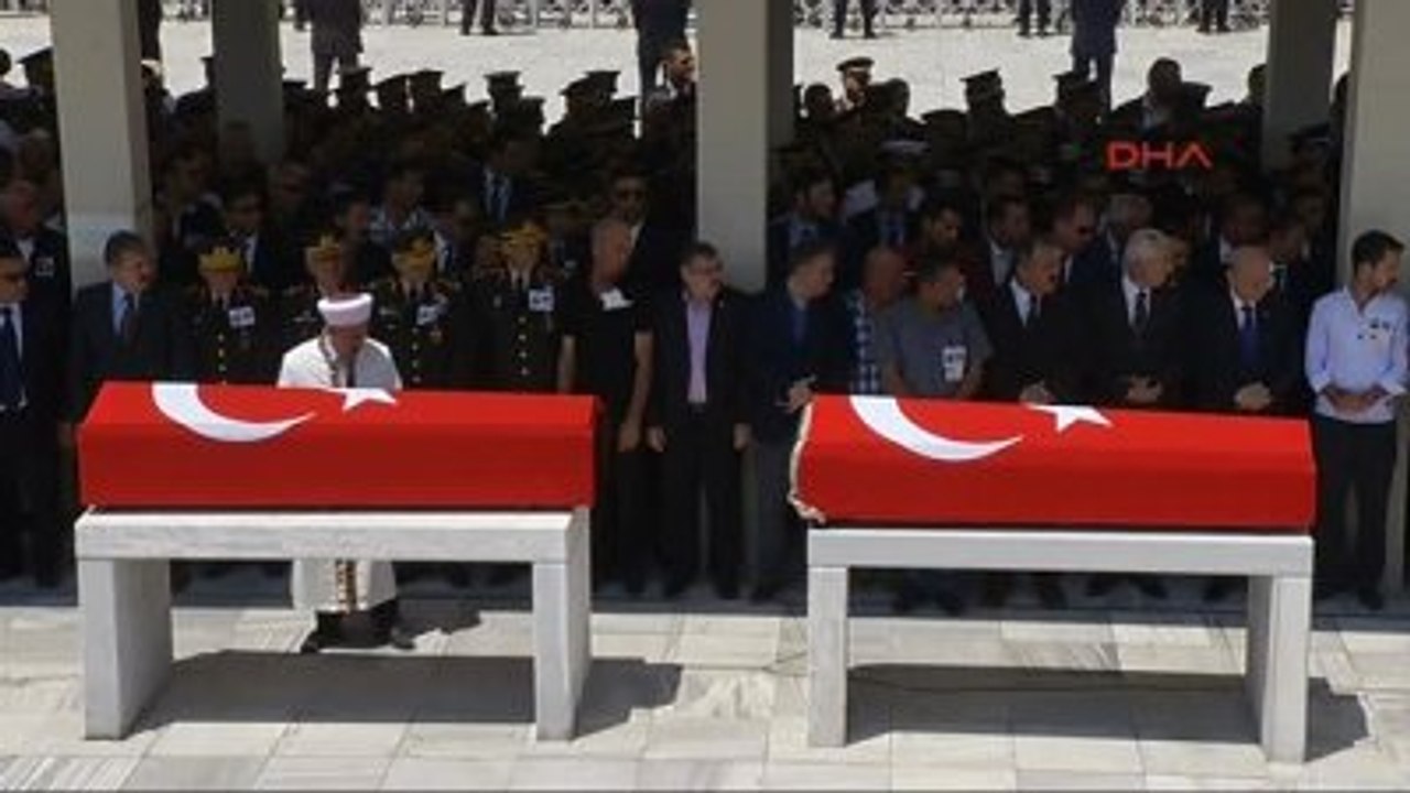Helikopter Kazasında Şehit Olan Yarbay Sadettin Şahin ile Eşi Nihal Şahin Ankara'da Toprağa Verildi...