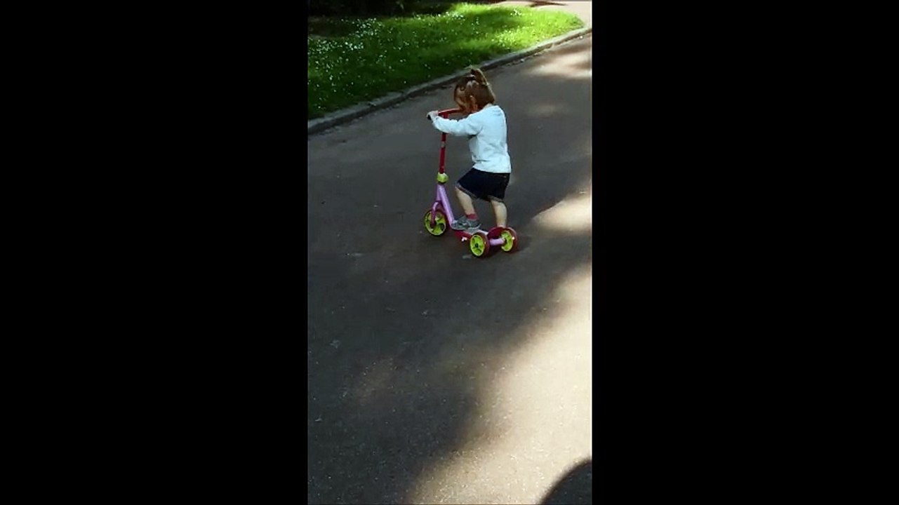 Voleuse de trottinette