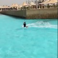 Adrénaline - Kitesurf : du kitesurf sur la vague artificielle de Wadi Adventure à Abu Dhabi
