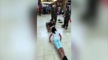 Une petite fille de 11 ans humilie un Soldat lors d'un concours de pompes
