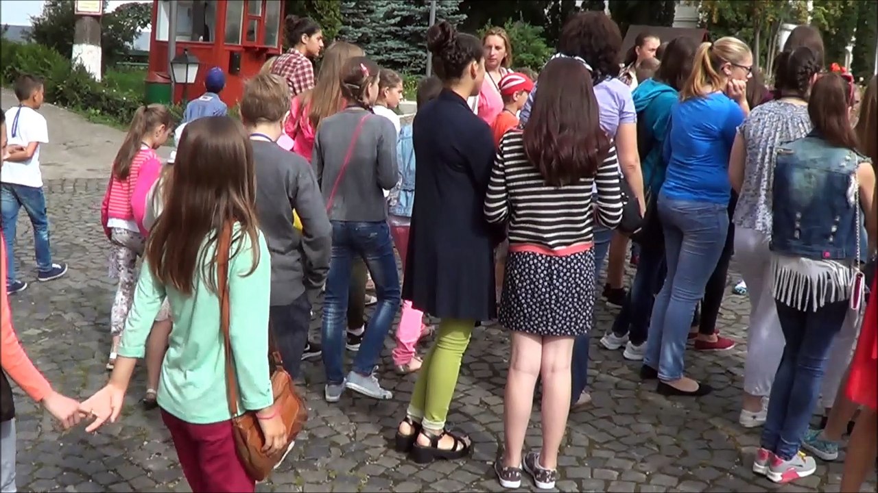 Participantii la Festivalul International "Romanasul", vizitând orașul Iași