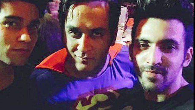 Shocking ! Ekta Kapoor Wardrobe Malfunction at Vikas Gupta’s Party _ 2016