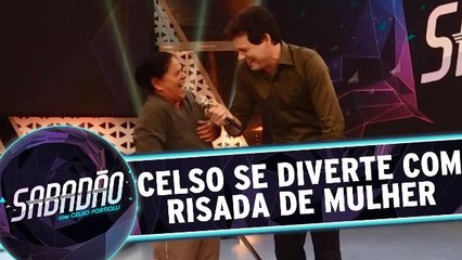 Celso Portiolli se diverte com risada de moça no estúdio