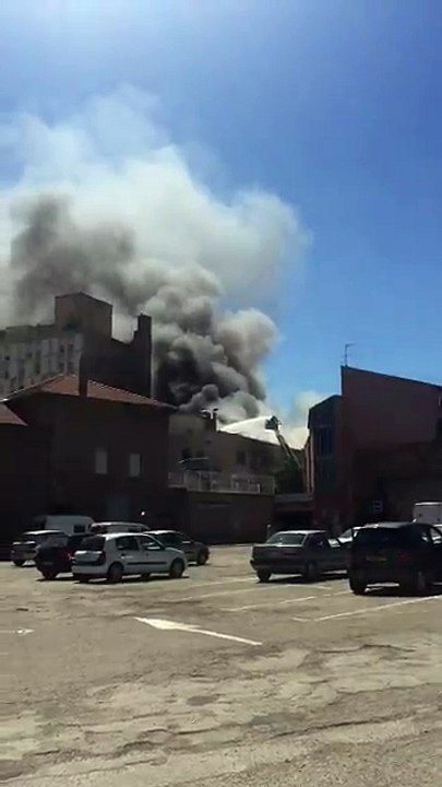 Impressionnant incendie à l'hôpital d'Annonay en Ardèche - Deux explosions entendues