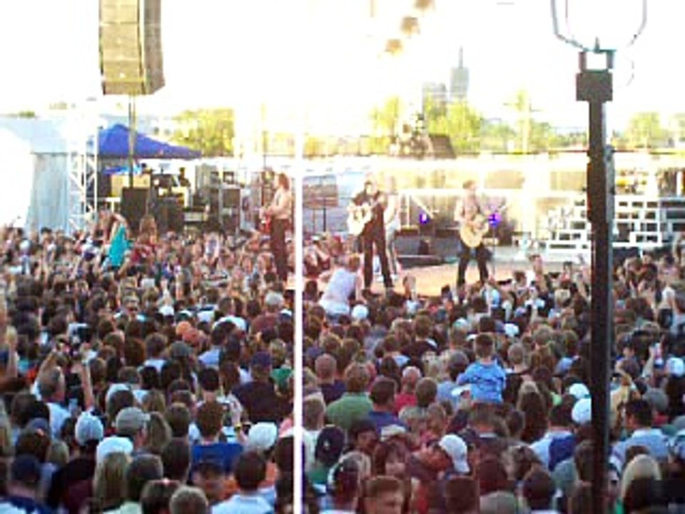 Def Leppard - Two Steps Behind (Live) - 7/26/07