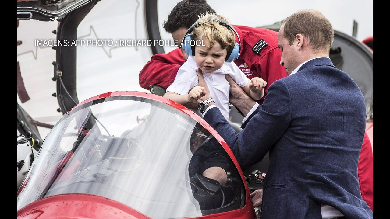 Príncipe George 'comanda' avião de caça