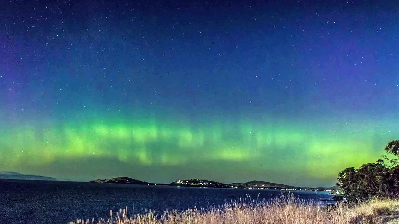 Aurora Australis 07/01/2015 10:40pm Roches Beach, Tasmania.