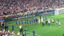 L'INCROYABLE clapping des joueurs français avec les supporters - Allemagne 0-2 France (EURO 2016)