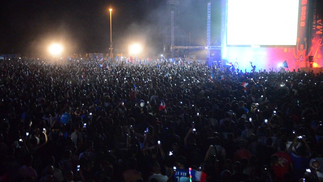 France-Allemagne Demi Finale euro 2016 - coup de sifflet final dans la Fan Zone Marseille