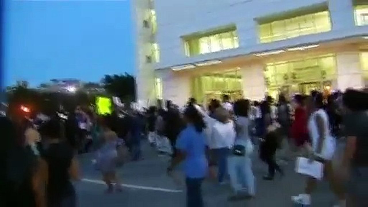 Watch the moment protesting crowds in Dallas run in fear as gunshots ring out-1