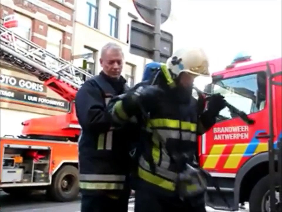 Brandweer Antwerpen - Zware brand Statiestraat Berchem 22-01-2012