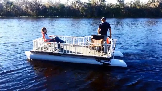 Sunny Days 15 Tri-toon Mini Pontoon Boat - video dailymotion