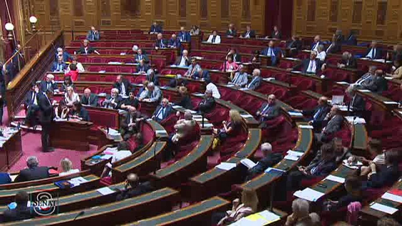 Politique éducative : " Vous avez détruit le modèle de l'école républicaine qu'avait bâti Jules Ferry ! "