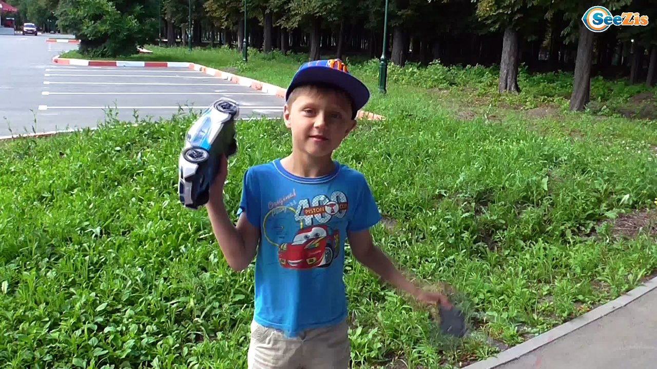 Гоночная Машина Р/У – Тест Драйв. Игорек тестирует Машинку БМВ - Видео для мальчиков. BMW Cars Toys