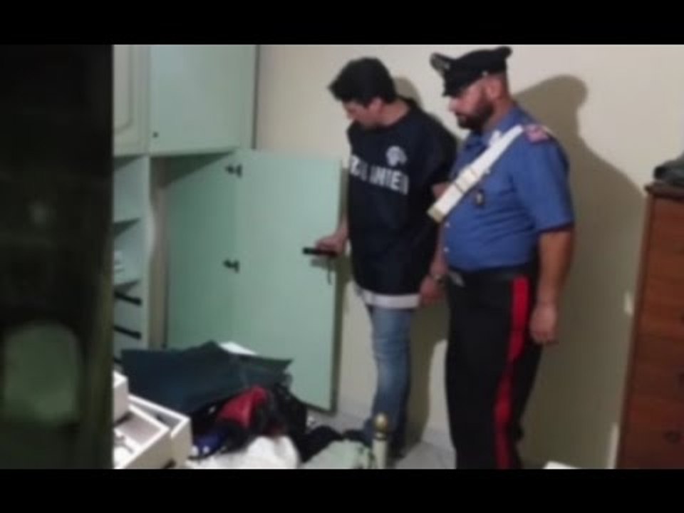 Boscotrecase (NA) - Catturato latitante di camorra, si nascondeva in una "nicchia" (07.07.16)